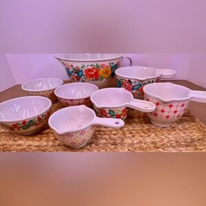 The Pioneer Woman Floral Whimsy Melamine Measuring Cups and condiment bowls